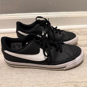 Nike Court Legacy